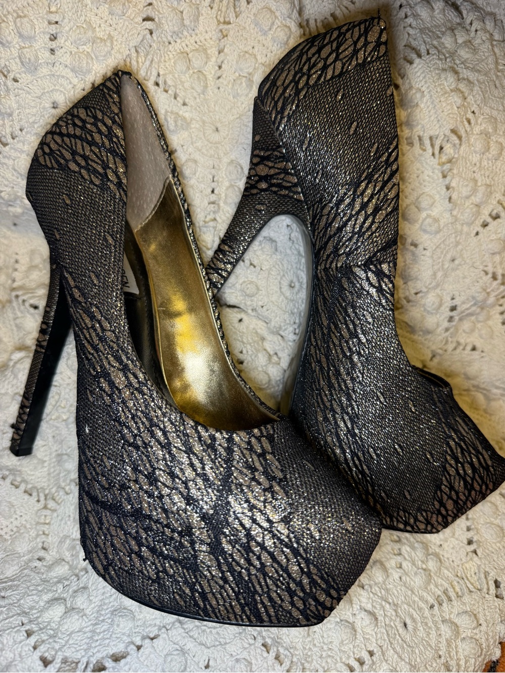 Steve Madden Black Metallic Gold and Silver Glittery Lace Stiletto Pumps